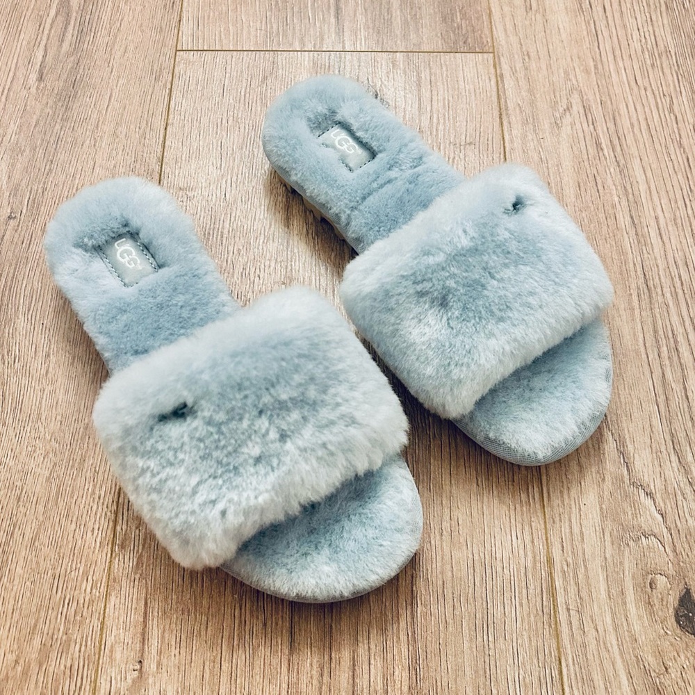 Like New! UGG Cozetta Slippers